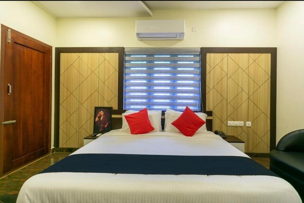 Thenmala Hormuz Inn Kolattupuzha Екстериор снимка