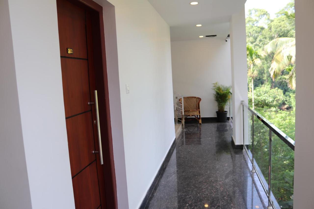 Thenmala Hormuz Inn Kolattupuzha Екстериор снимка